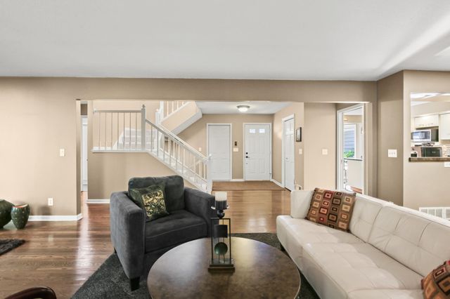 142 Wildwood Bay Drive, Mahtomedi, MN 55115