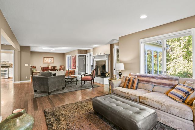 142 Wildwood Bay Drive, Mahtomedi, MN 55115
