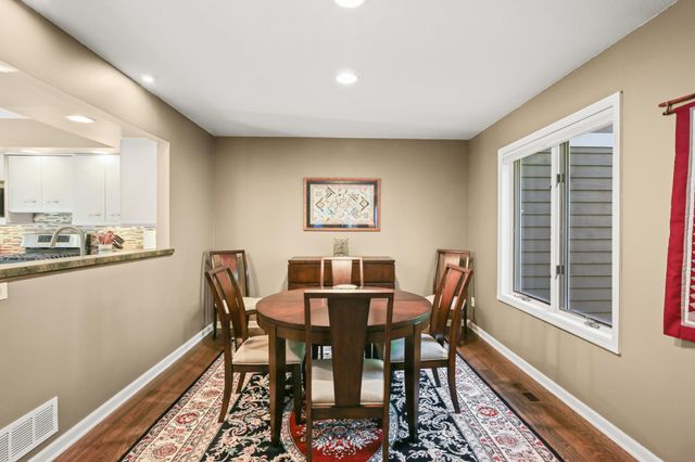 142 Wildwood Bay Drive, Mahtomedi, MN 55115