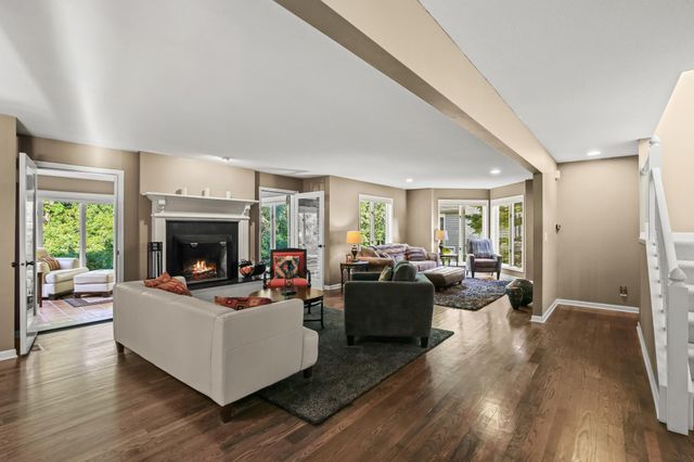 142 Wildwood Bay Drive, Mahtomedi, MN 55115