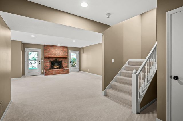 142 Wildwood Bay Drive, Mahtomedi, MN 55115