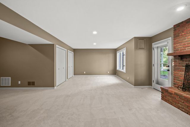 142 Wildwood Bay Drive, Mahtomedi, MN 55115