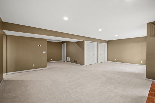 142 Wildwood Bay Drive, Mahtomedi, MN 55115