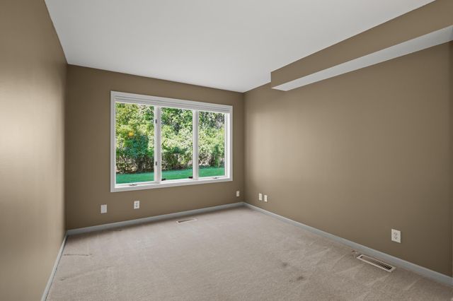 142 Wildwood Bay Drive, Mahtomedi, MN 55115