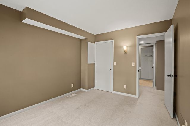 142 Wildwood Bay Drive, Mahtomedi, MN 55115