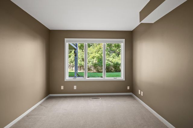 142 Wildwood Bay Drive, Mahtomedi, MN 55115