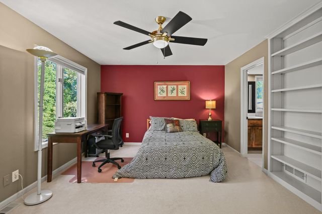142 Wildwood Bay Drive, Mahtomedi, MN 55115