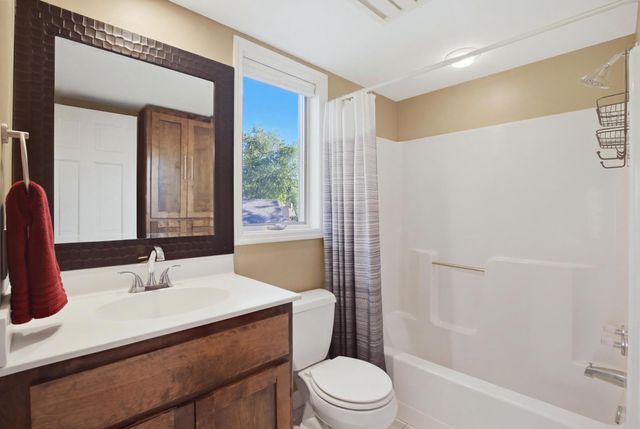 142 Wildwood Bay Drive, Mahtomedi, MN 55115