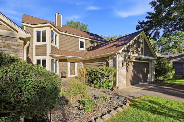 142 Wildwood Bay Drive, Mahtomedi, MN 55115