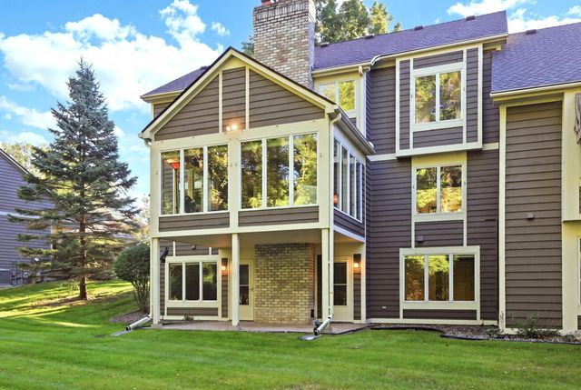 142 Wildwood Bay Drive, Mahtomedi, MN 55115