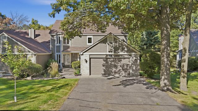 142 Wildwood Bay Drive, Mahtomedi, MN 55115