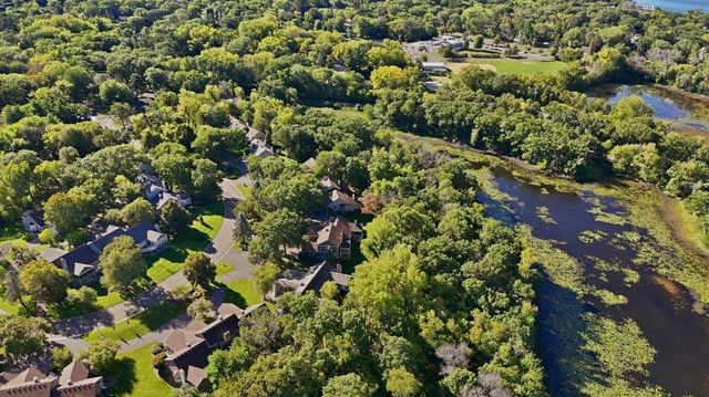 142 Wildwood Bay Drive, Mahtomedi, MN 55115