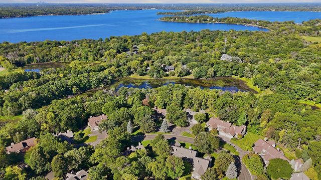 142 Wildwood Bay Drive, Mahtomedi, MN 55115
