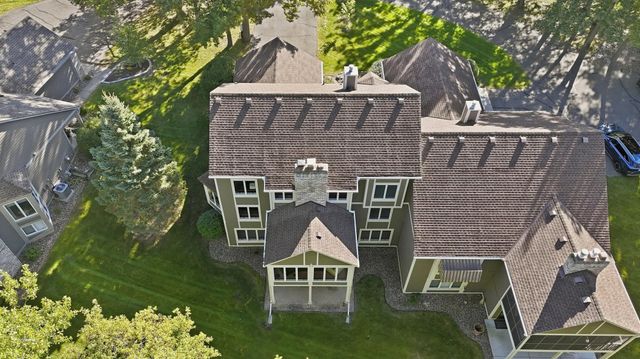 142 Wildwood Bay Drive, Mahtomedi, MN 55115