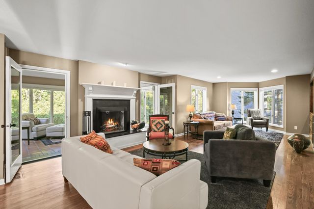 142 Wildwood Bay Drive, Mahtomedi, MN 55115