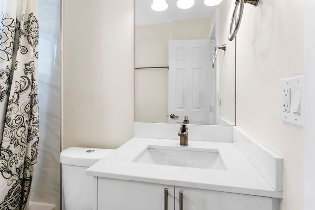 1004 SE 14th Street, Deerfield Beach, FL 33441