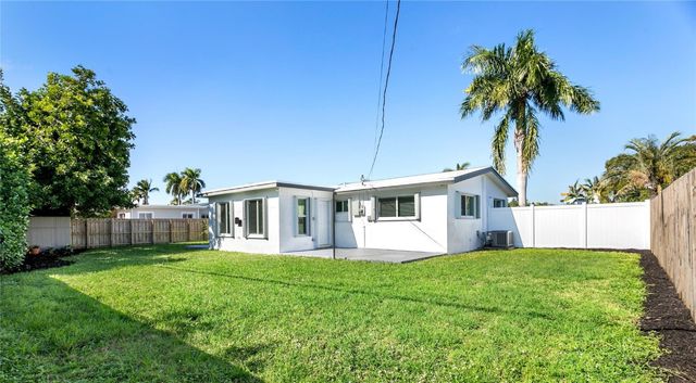 1004 SE 14th Street, Deerfield Beach, FL 33441