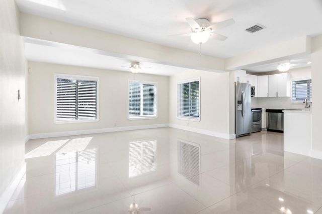 1004 SE 14th Street, Deerfield Beach, FL 33441