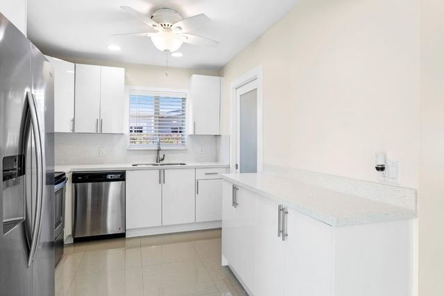 1004 SE 14th Street, Deerfield Beach, FL 33441