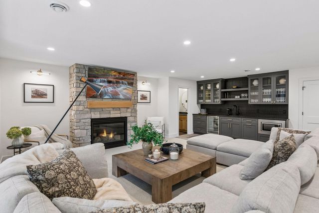 9763 Frontier Lane, Lakeville, MN 55044