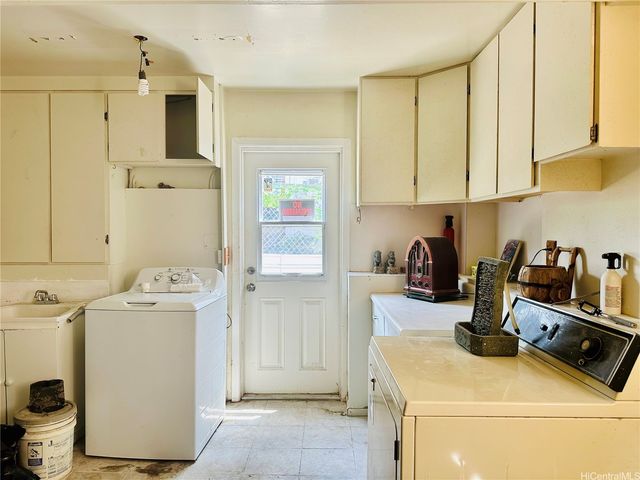 27 Kauila Street, Honolulu, HI 96813