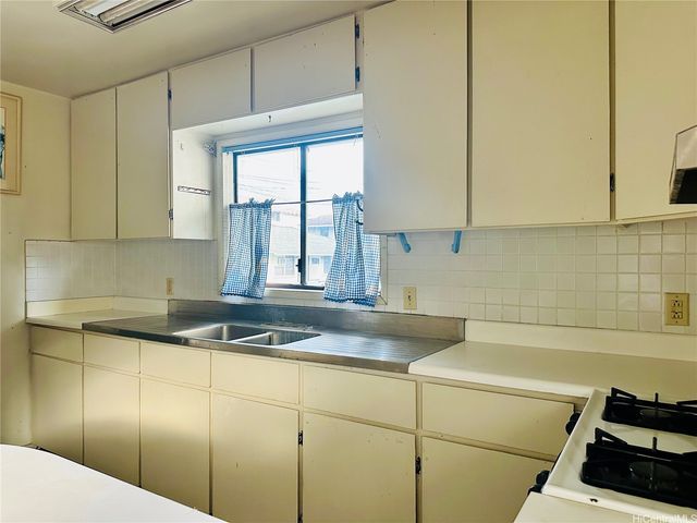 27 Kauila Street, Honolulu, HI 96813