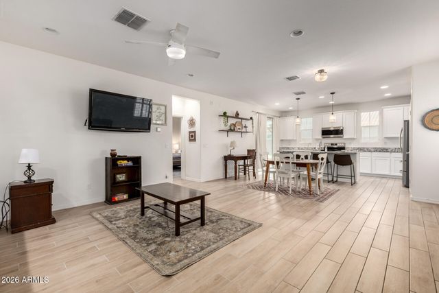 8429 W WINDSOR Boulevard, Glendale, AZ 85305