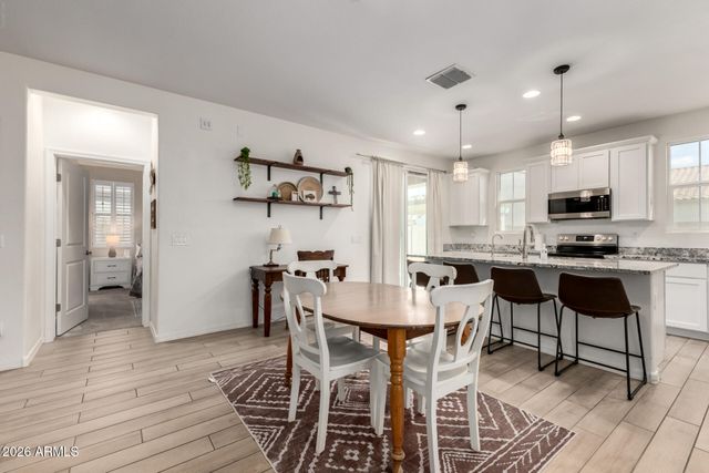 8429 W WINDSOR Boulevard, Glendale, AZ 85305