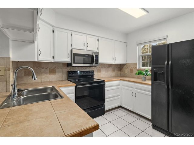 1811 S Quebec Way 17, Denver, CO 80231