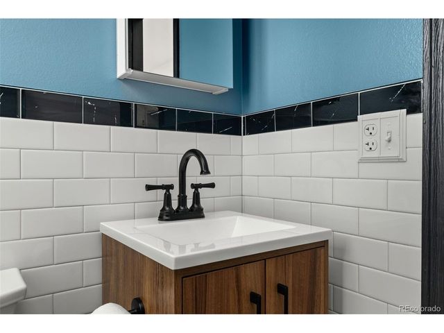 1811 S Quebec Way 17, Denver, CO 80231