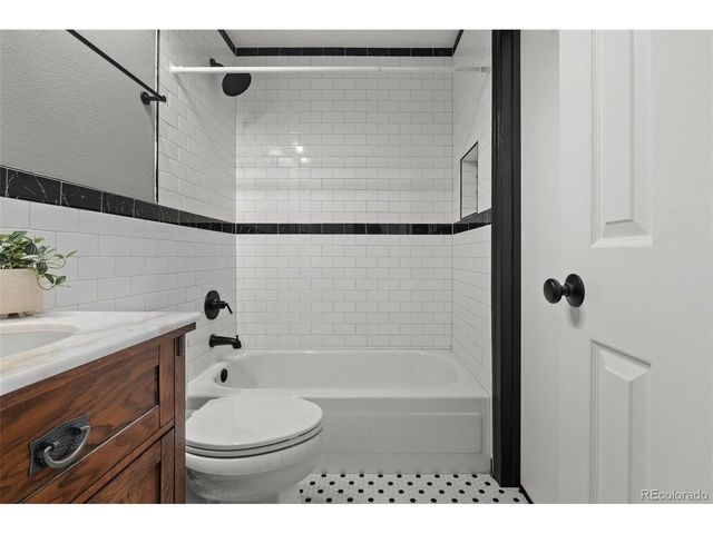 1811 S Quebec Way 17, Denver, CO 80231