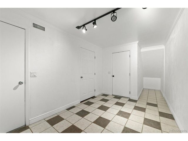 1811 S Quebec Way 17, Denver, CO 80231