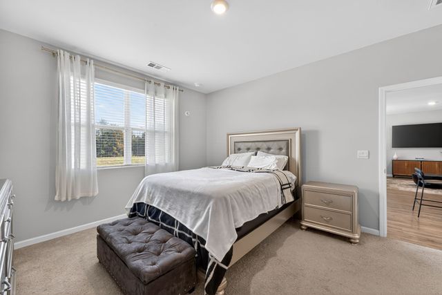 9032 Copenhagen Dr, Murfreesboro, TN 37129