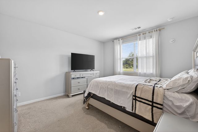 9032 Copenhagen Dr, Murfreesboro, TN 37129