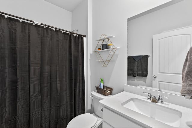 9032 Copenhagen Dr, Murfreesboro, TN 37129