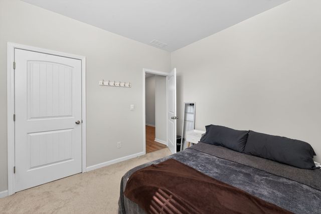 9032 Copenhagen Dr, Murfreesboro, TN 37129