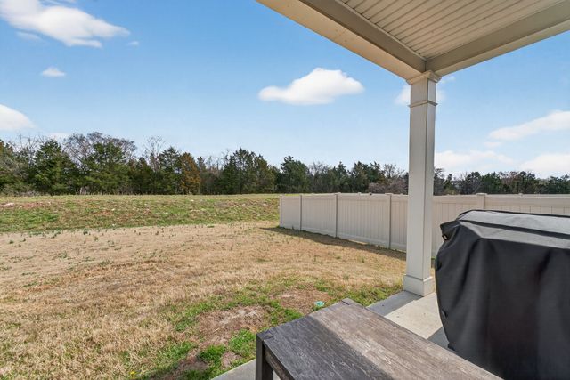 9032 Copenhagen Dr, Murfreesboro, TN 37129