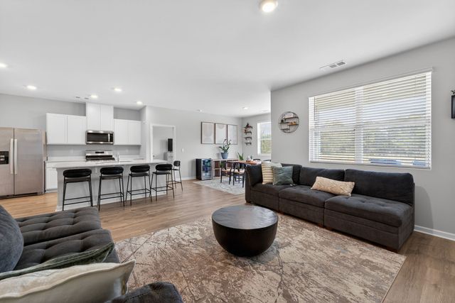 9032 Copenhagen Dr, Murfreesboro, TN 37129