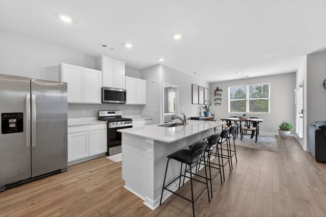 9032 Copenhagen Dr, Murfreesboro, TN 37129