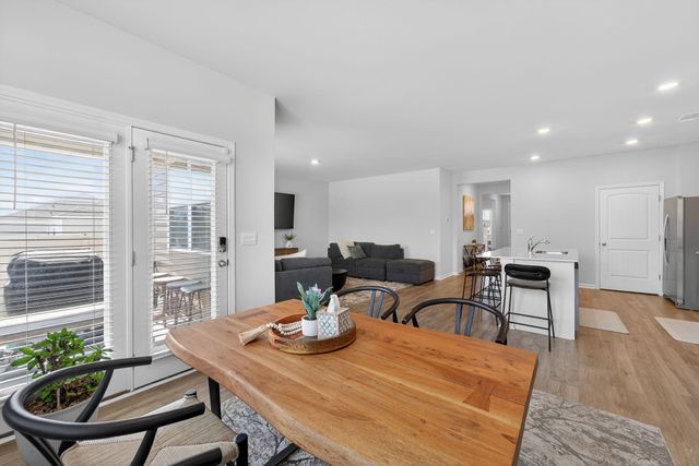 9032 Copenhagen Dr, Murfreesboro, TN 37129