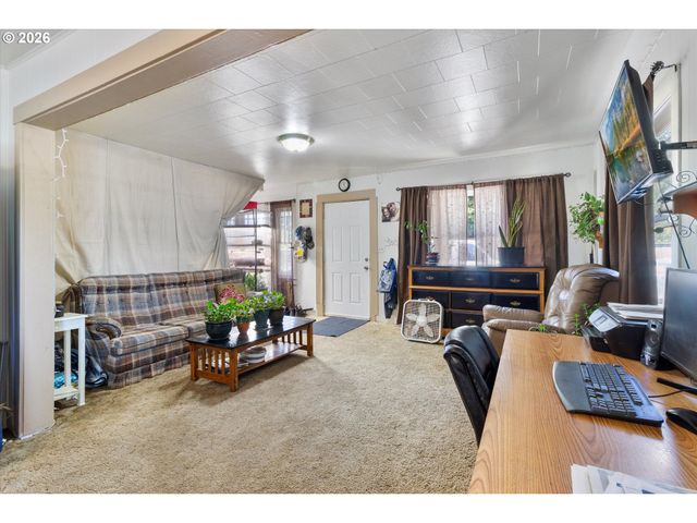 1225 W Main St, Medford, OR 97501