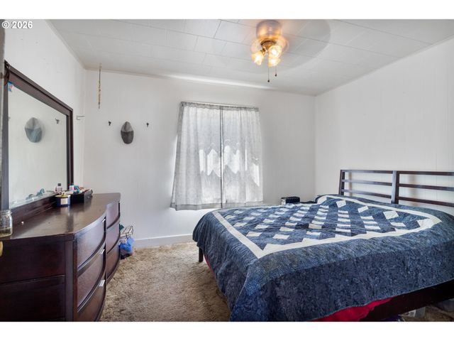 1225 W Main St, Medford, OR 97501