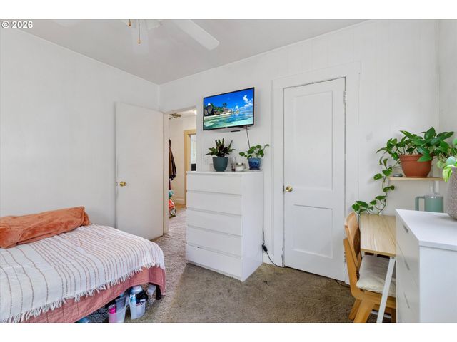 1225 W Main St, Medford, OR 97501