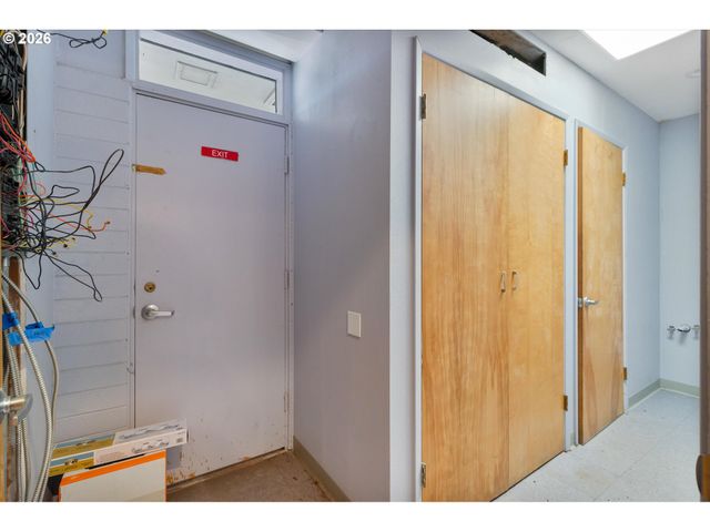 1225 W Main St, Medford, OR 97501