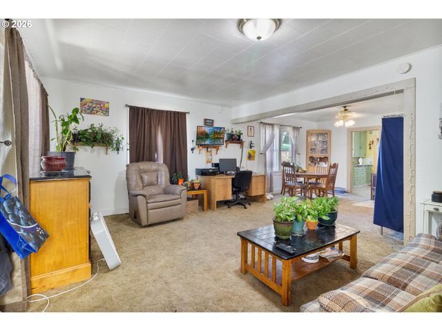 1225 W Main St, Medford, OR 97501