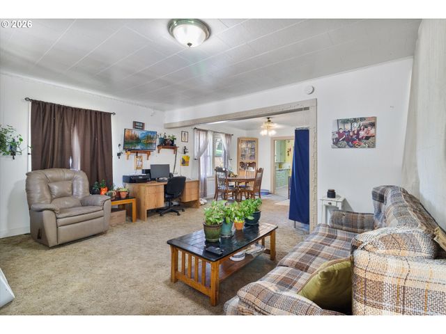 1225 W Main St, Medford, OR 97501