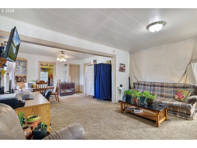 1225 W Main St, Medford, OR 97501