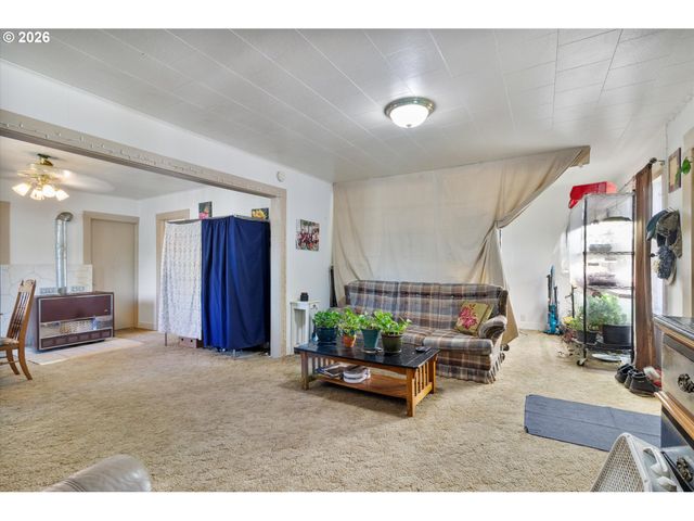 1225 W Main St, Medford, OR 97501