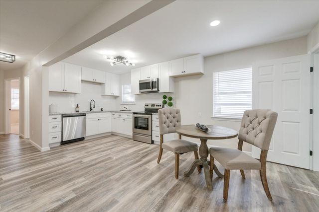 811 Denton Drive, Euless, TX 76039