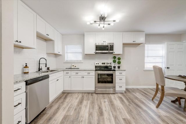 811 Denton Drive, Euless, TX 76039